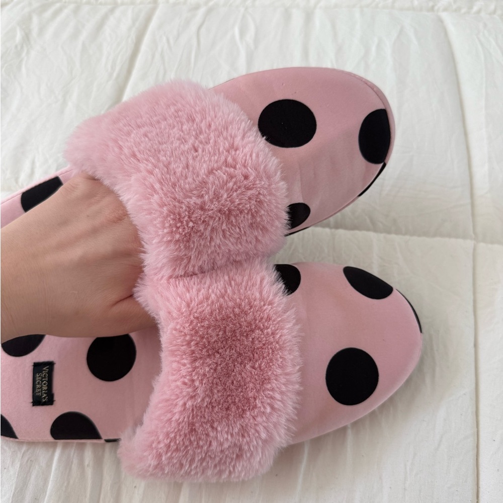 Victoria's Secret Signature Satin Slipper with Faux Fur - Picture 8 of 9